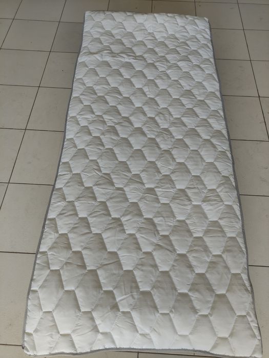 Наматрасник на резинке  Хорошего качества