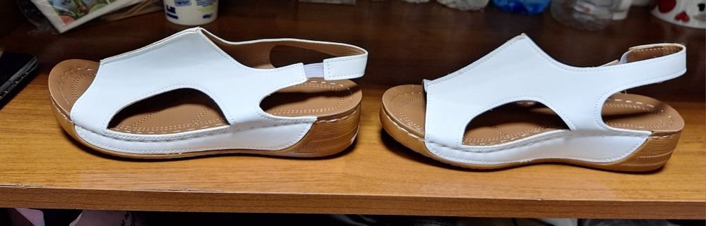 Продавам чисто нови дамски сандали