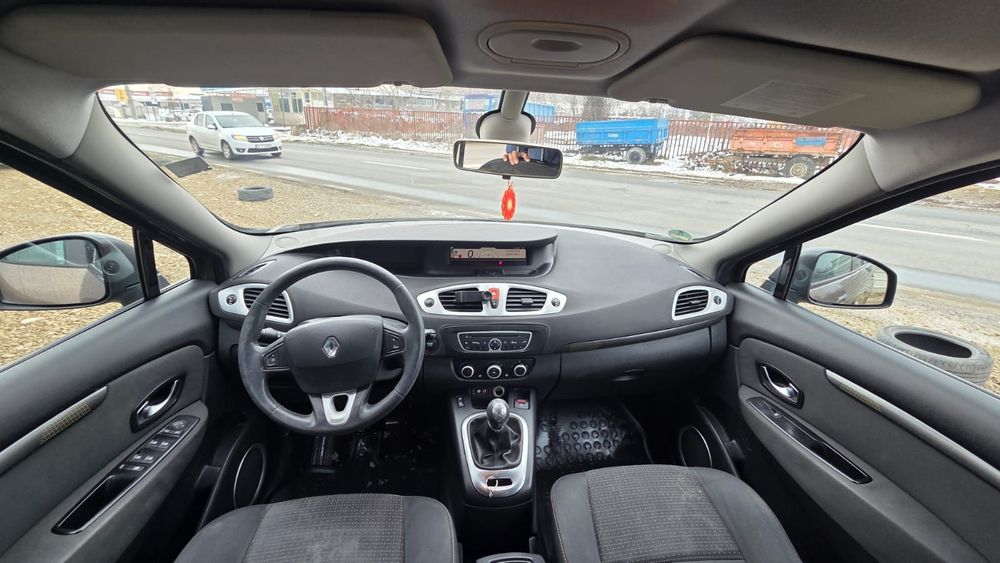 Inchiriere auto  Renault Grand Scenic 7 locuri