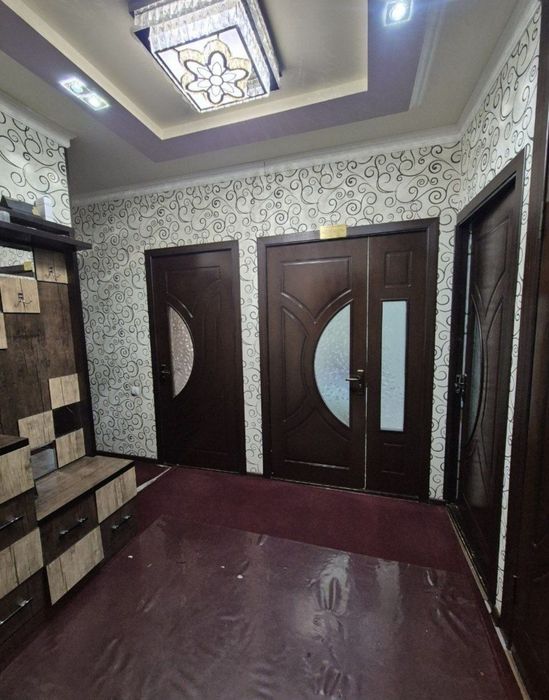 Qo'yliq Massiv-1 Uch xonalik Mebel va texnika bor