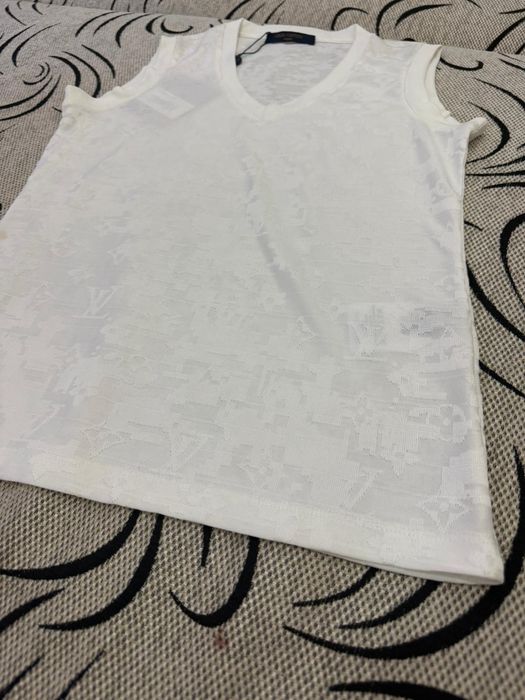 Maieu Louis Vuitton alb nou