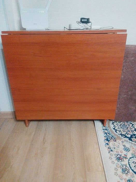 Продам стол книжка