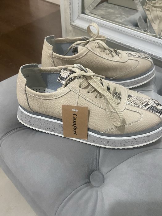 Кросовки женские