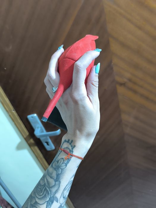 Обувки на висок ток