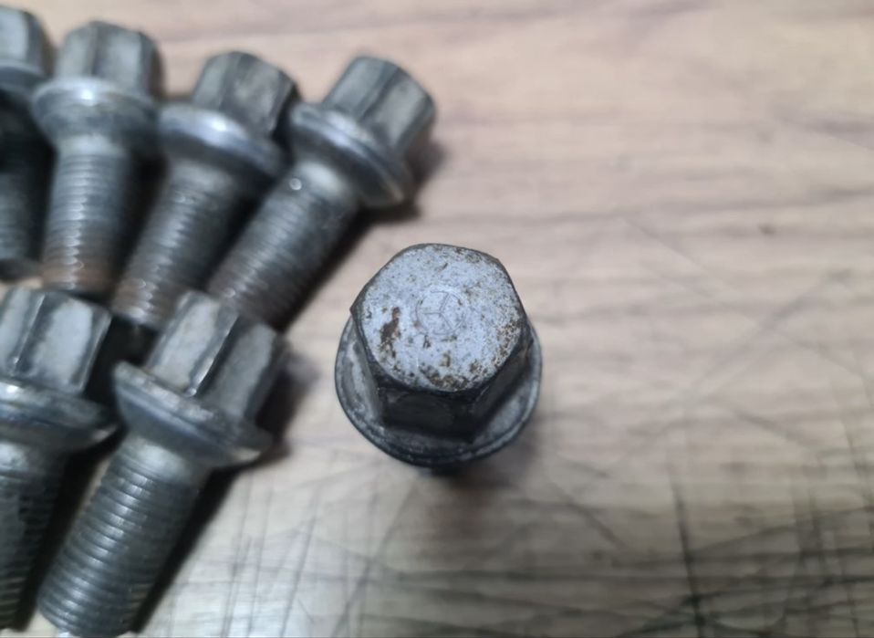 Гайки и болтове за джанти за Тойота,Мерцедес,Ситроен,Пежо