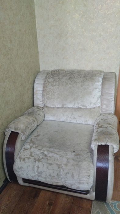 Продам диван недорого