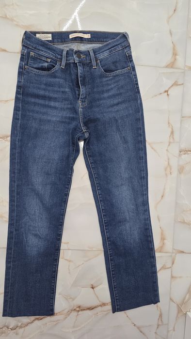 Различни моделчета дънки  НОВИ  8 € бр.