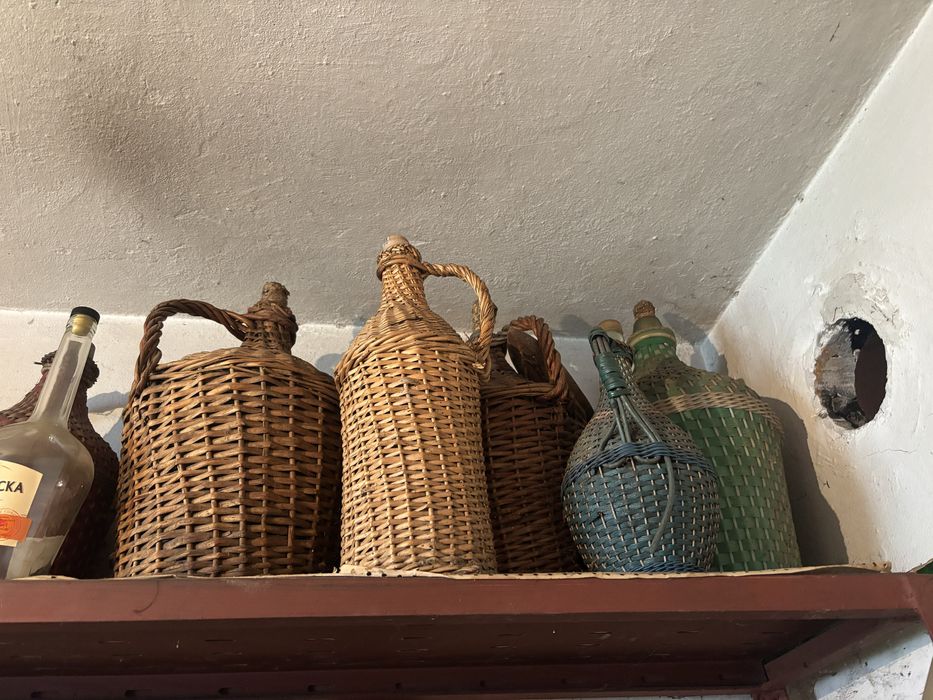 Стари плетени дамаджани