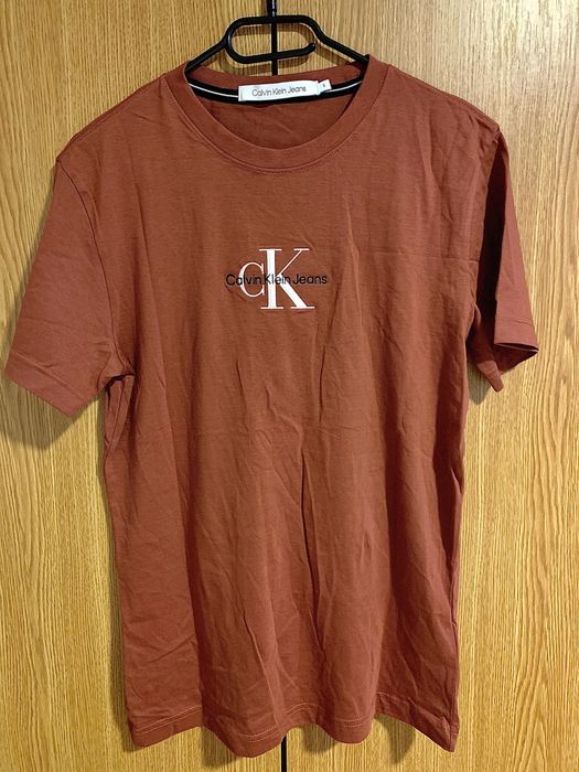 Tricouri brand uri diferite