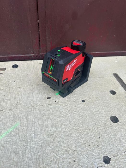 Nivela laser Milwaukee M12CLLP  raza verde 2025