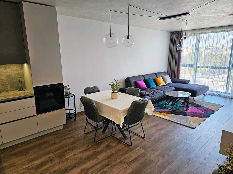 Дава се под наем Двустаен апартамент в Пловдив, Център - 64 кв.м за 428.91 € - Снимка #1