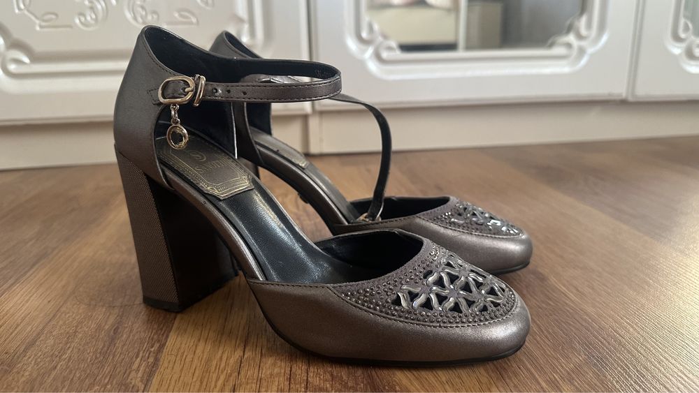 Босоножки летние