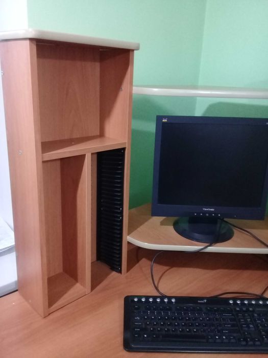 Продам стол компьютерный