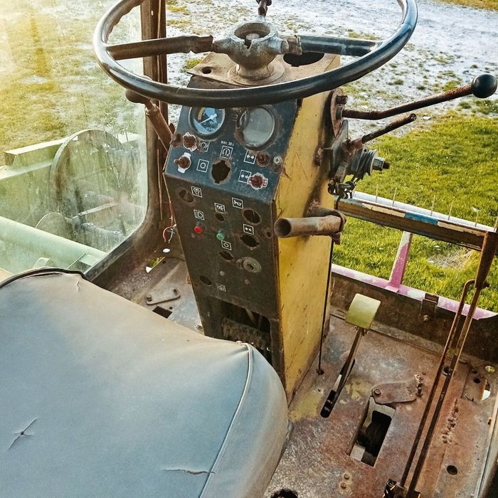 Beda uradigan traktor sotiladi.