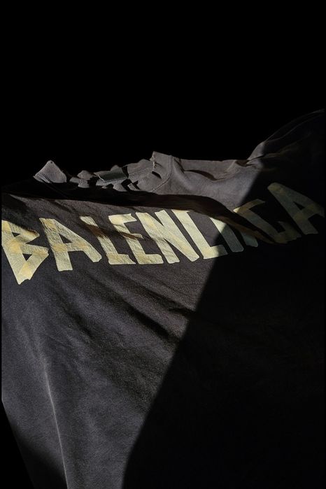 Tricou balenciaga tape