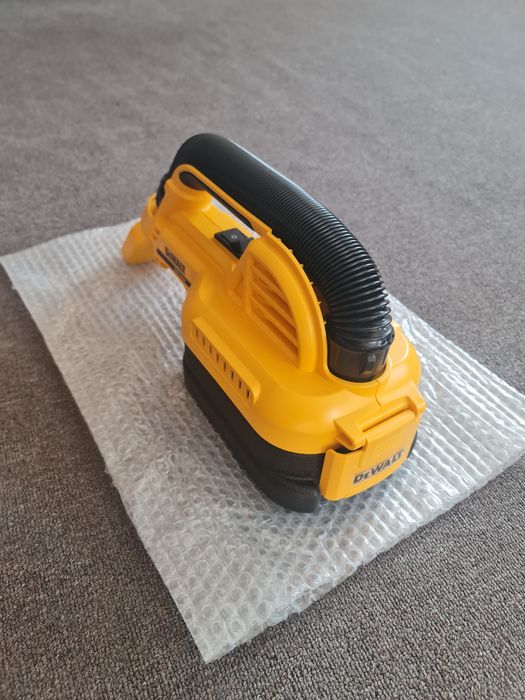 Продам аккумуляторный пылесос Dewalt