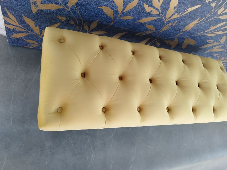 Vând băncuță tapițată, canapeluță din catifea (Chesterfield)