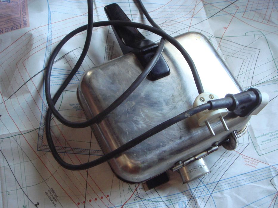 Вафельница СССР Электрическая 1979 года Рабочая - чистая