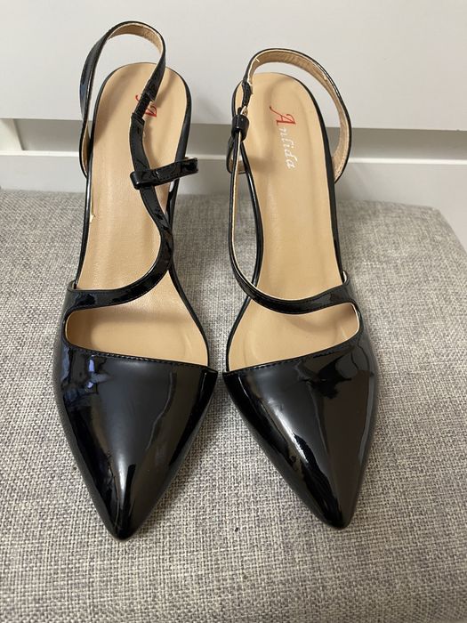 Елегантни обувки на висок ток