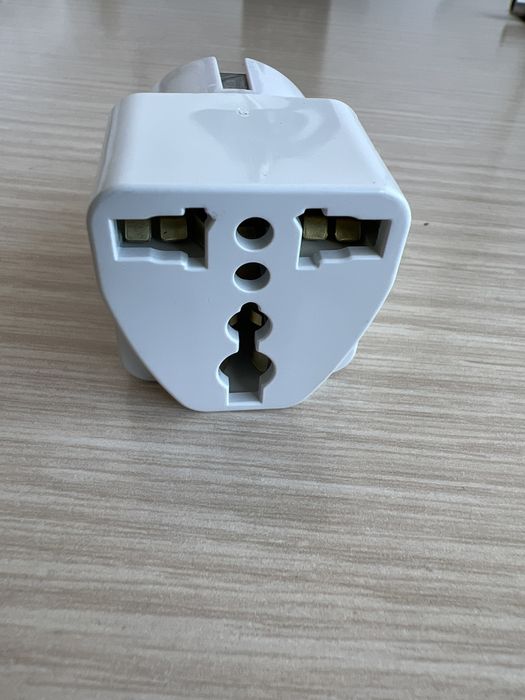 Adaptor stecher american sau englez la priza europeana