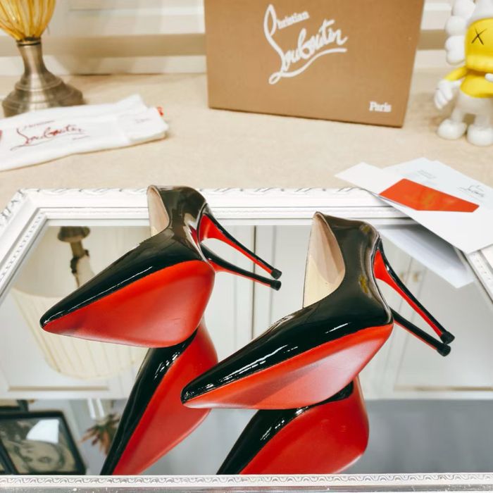 Christian Louboutini  Red bottom токчета