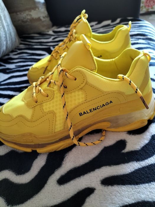 Кроссовки жёлтые