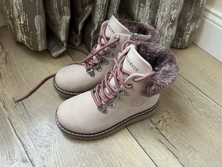 Нови топли боти Reserved