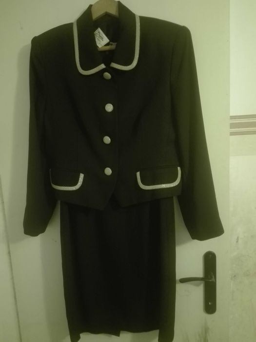 Продавам рокля със сако