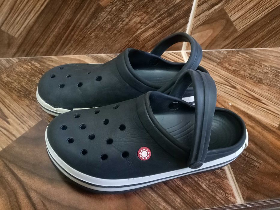 «Недорого» Кроссовки и кроксы 36 размер 50 тыс за все вместе