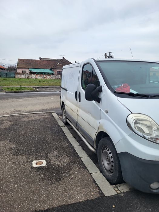 Vând Renault Trafic