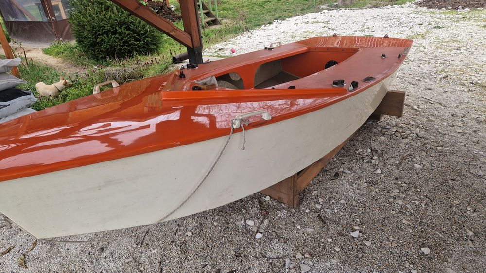 Ветроходна яхта Кадет