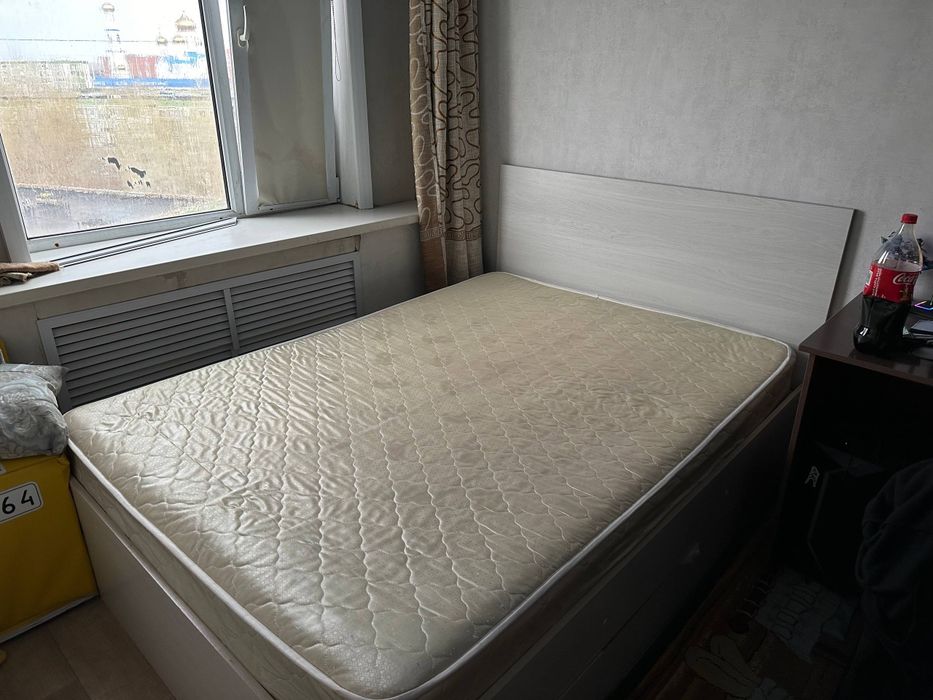 Продам кровать с матрасом
