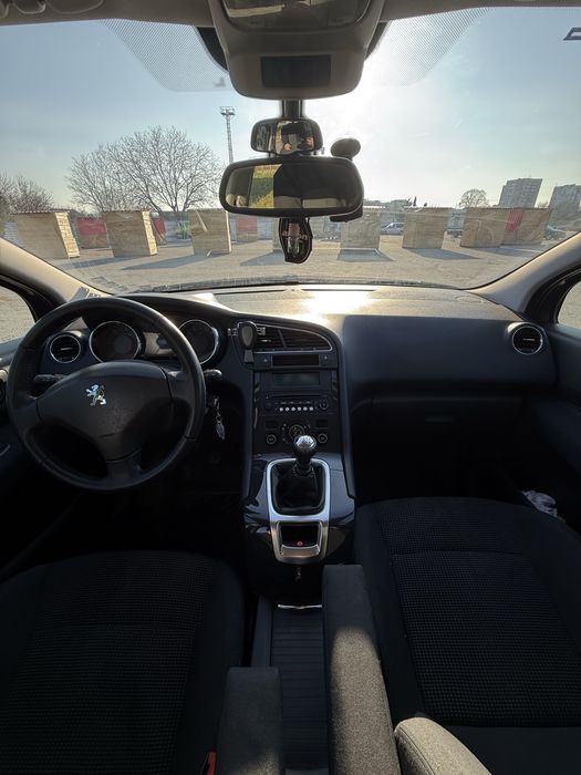 Продавам Peugeot 5008