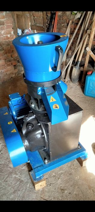 Presă peleți 15 kw + tocător crengi Crusher 600