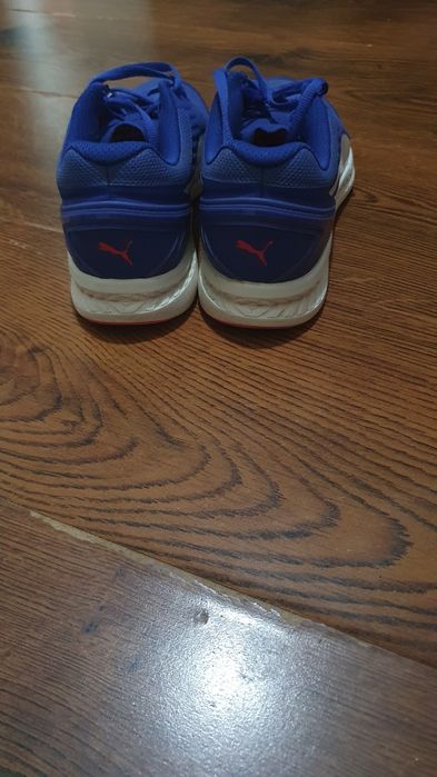 Vând adidași puma