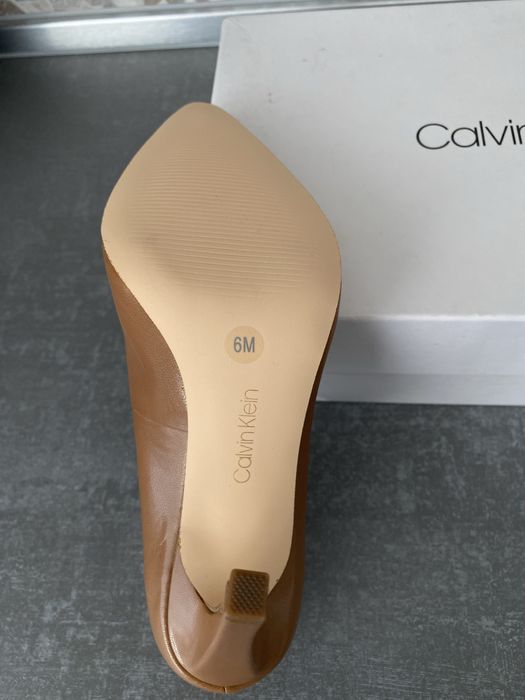 Елегантни обувки Calvin Klein