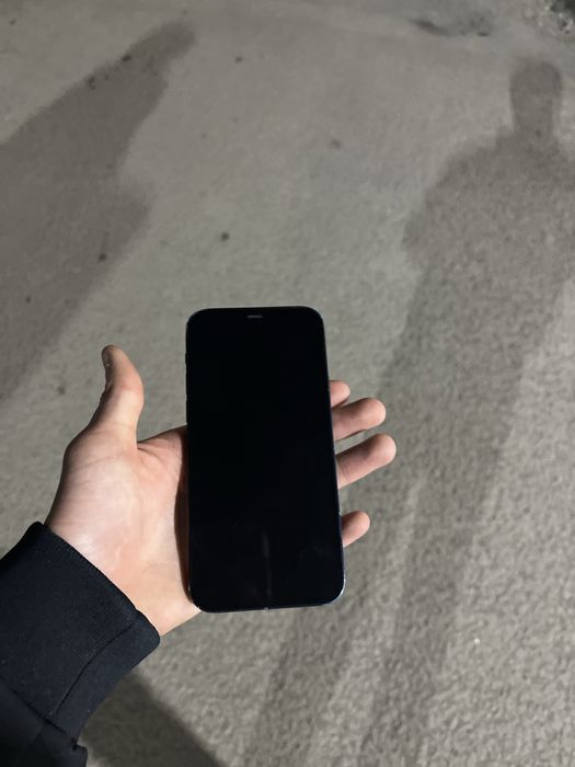 Продам Iphone 12