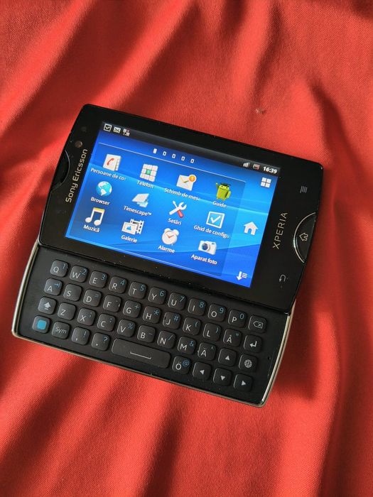 Sony Ericsson Xperia sk17i ( decodat, frumos)