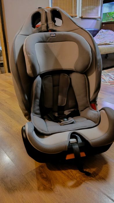Продавам детско столче за кола Chicco