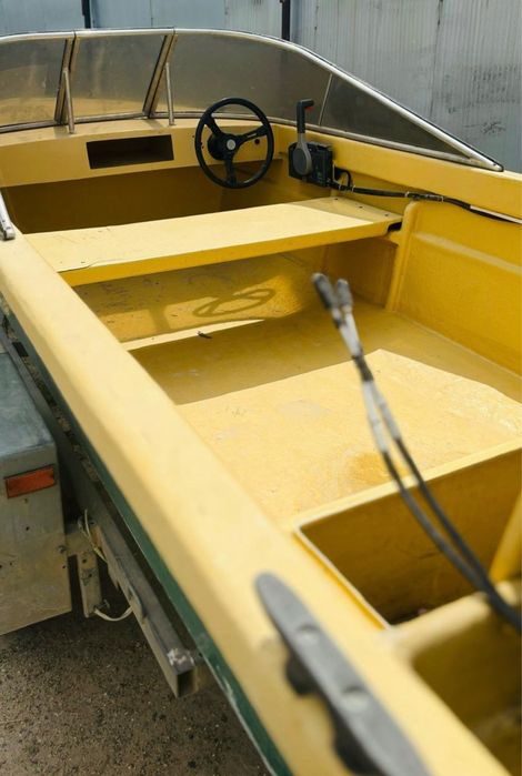 Лодка моторная.