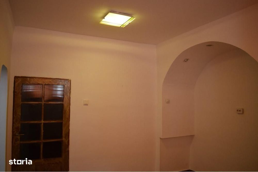 PROPRIETAR: Spațiu pentru Birouri/Cabinete – 60.2 mp + 23 mp Curte