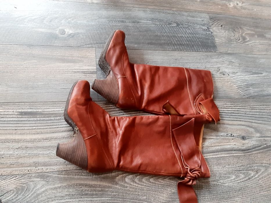 Продавам дамски ботуши 39 номер естествена кожа