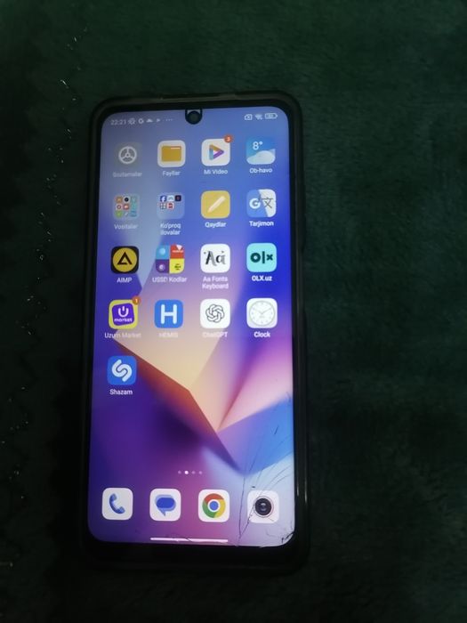 Telefon sotiladi narxida kelshamz