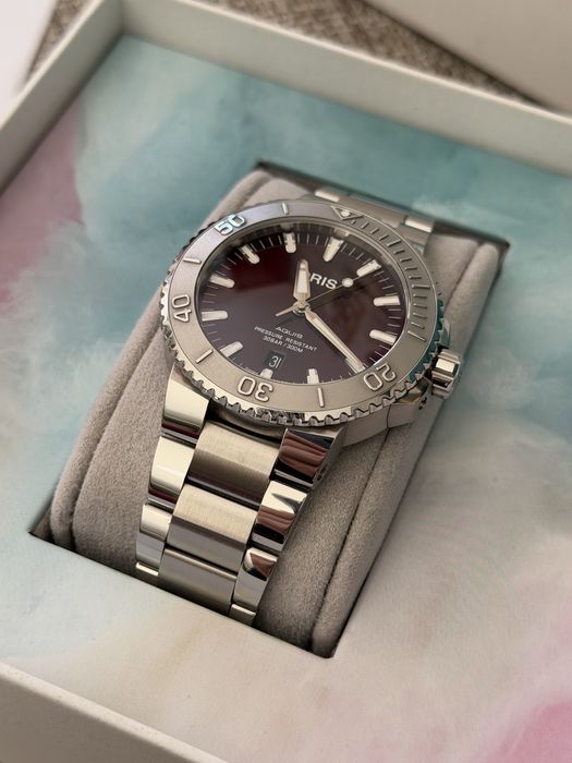 Oris Aquis Date Relief Cherry 43.5mm