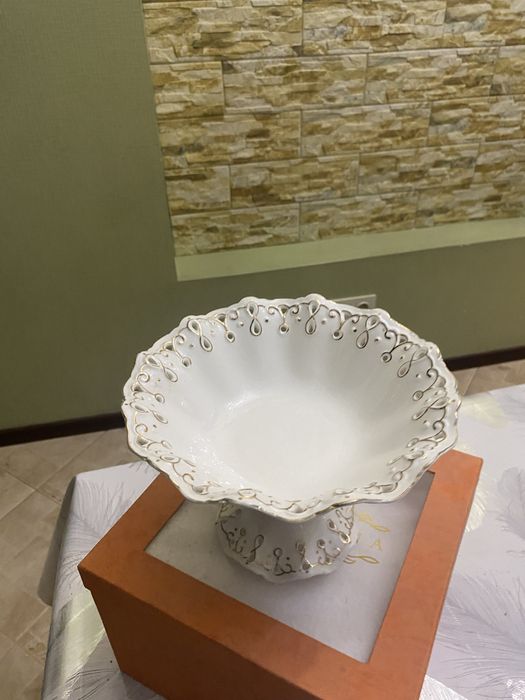 Маленькая ваза для фруктов,конфет