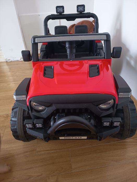 Vând mașinuță electrica copii