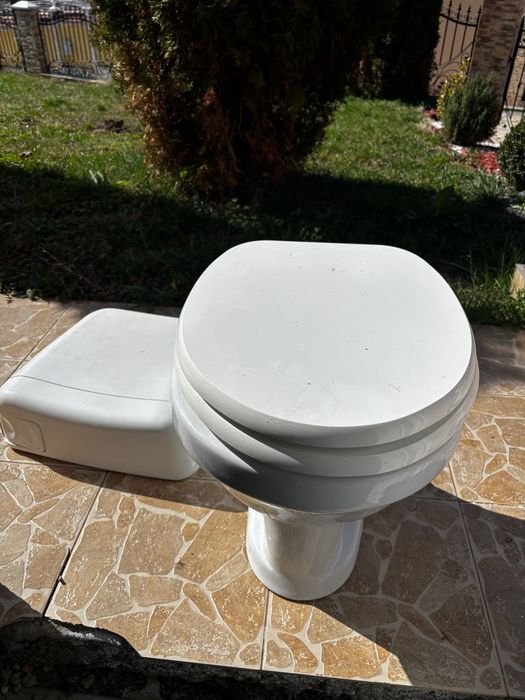 Vând vas wc dulap și oglindă baie