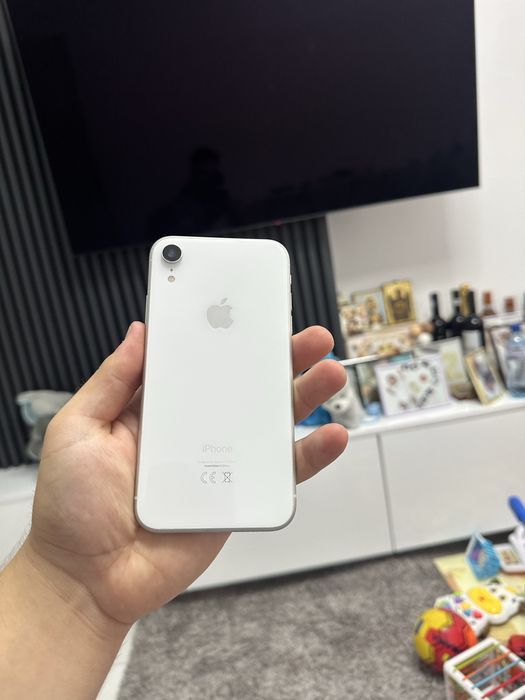 Vand iphone XR pentru piese