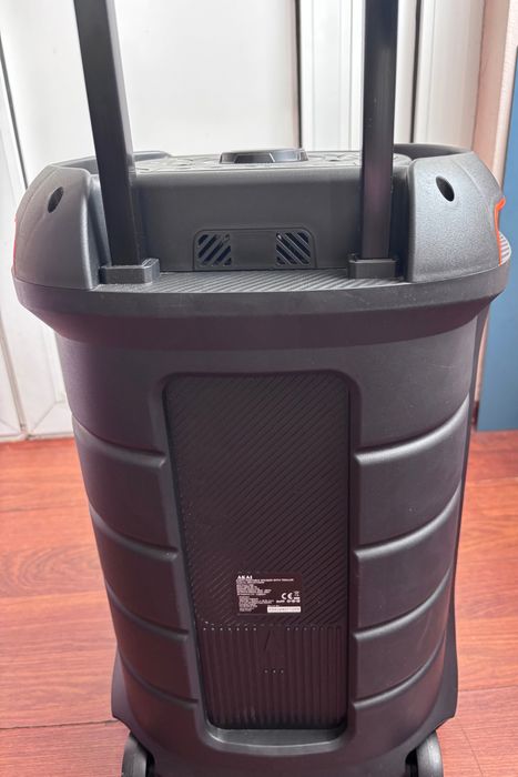 Boxă AKAI 50W cu microfon wireless inclus, folosită o singură dată, stare impecabilă!