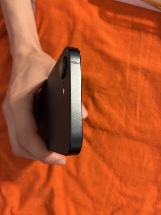 Iphone 16e 100% батерия КАТО НОВ